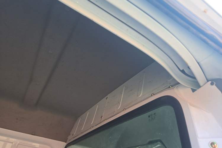 Used JMC Transit 2017 2.8T Commercial Version Short Wheelbase Mid-Roof 3-Seater JX493 Headliner
