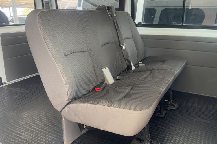 Used JMC Transit 2017 2.8T Commercial Version Short Wheelbase Mid-Roof 6/7/8-Seater JX493 Interior 1