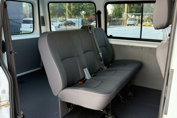 Used JMC Transit 2017 2.8T Commercial Version Short Wheelbase Mid-Roof 6/7/8-Seater JX493 Interior 5