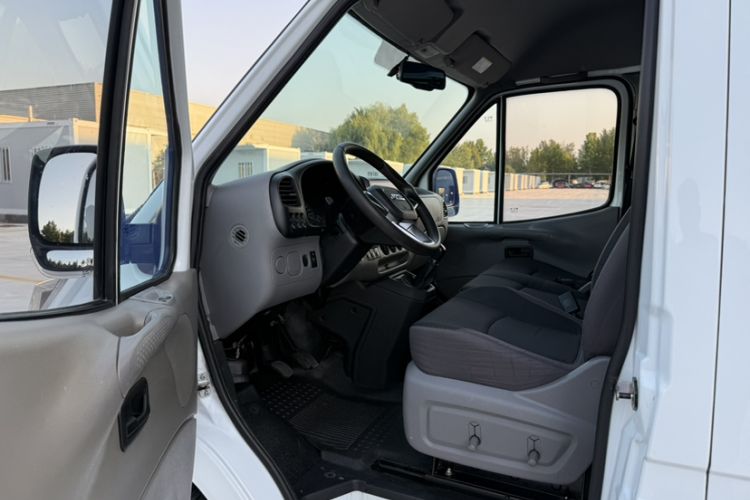 Used JMC Transit 2017 2.8T Commercial Version Short Wheelbase Mid-Roof 6/7/8-Seater JX493 Interior 7