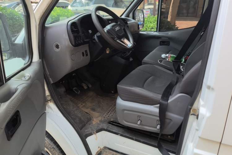 Used JMC Transit 2017 2.8T Commercial Version Short Wheelbase Mid-Roof 6/7/8-Seater JX493 Left Front Seat