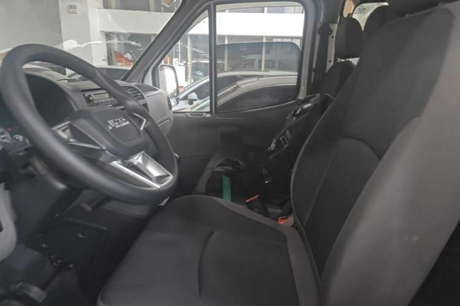 Used JMC Transit 2017 2.8T Commercial Version Short Wheelbase Mid-Roof 6/7/8-Seater JX493 Left Front Seat