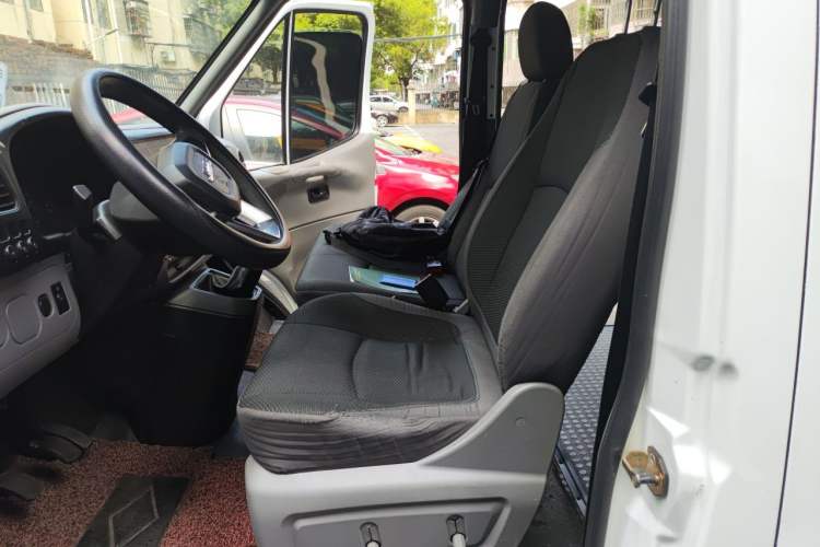 Used JMC Transit 2017 2.8T Commercial Version Short Wheelbase Mid-Roof 6/7/8-Seater JX493 Left Front Seat