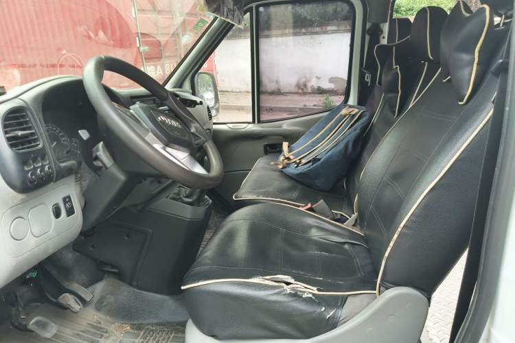 Used JMC Transit 2017 2.8T Commercial Version Short Wheelbase Mid-Roof 6/7/8-Seater JX493 Left Front Seat
