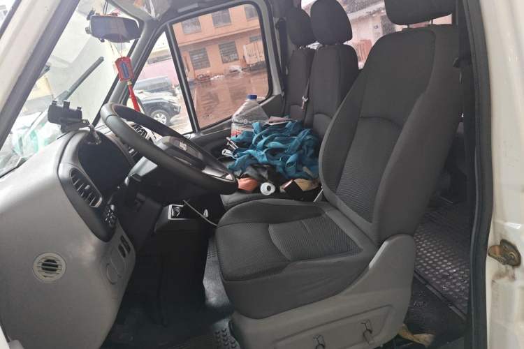 Used JMC Transit 2017 2.8T Commercial Version Short Wheelbase Mid-Roof 6/7/8-Seater JX493 Left Front Seat