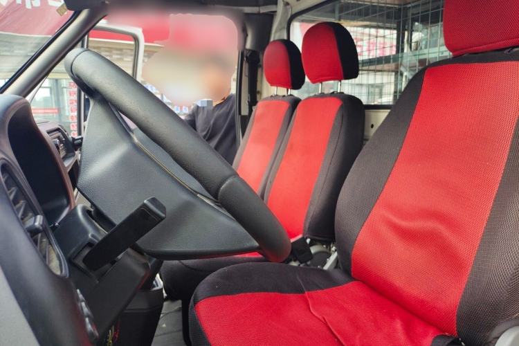 Used JMC Transit 2017 2.8T Commercial Version Short Wheelbase Mid-Roof 3-Seater JX493 Left Front Seat