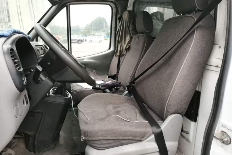 Used JMC Transit 2017 2.8T Commercial Version Long Wheelbase Mid-Roof 3-Seater JX493 Left Front Seat