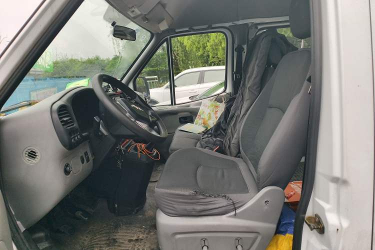 Used JMC Transit 2017 2.8T Commercial Version Short Wheelbase Mid-Roof 6/7/8-Seater JX493 Left Front Seat