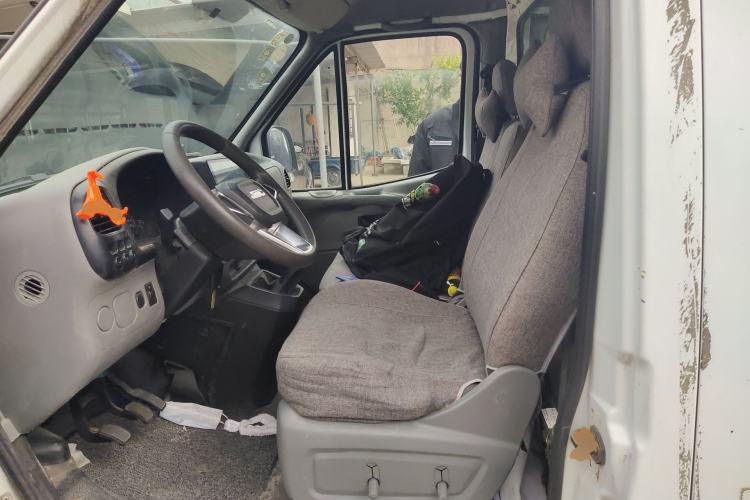 Used JMC Transit 2017 2.8T Commercial Version Long Wheelbase Mid-Roof 3-Seater JX493 Left Front Seat