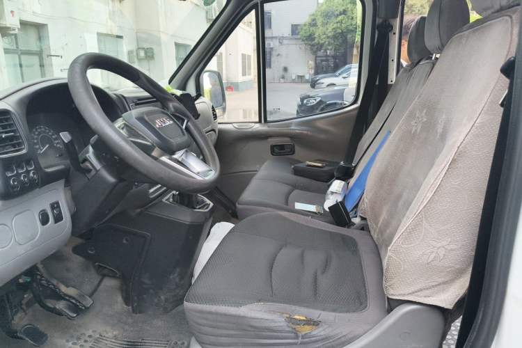 Used JMC Transit 2017 2.8T Commercial Version Short Wheelbase Mid-Roof 6/7/8-Seater JX493 Left Front Seat