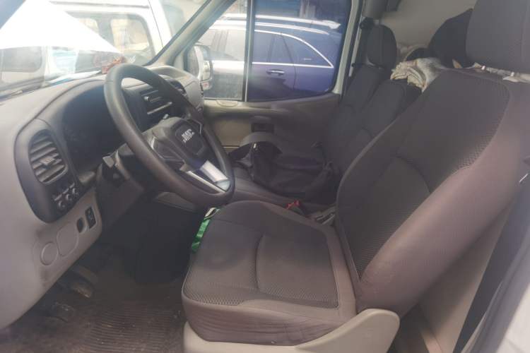 Used JMC Transit 2017 2.8T Commercial Version Long Wheelbase Mid-Roof 3-Seater JX493 Left Front Seat