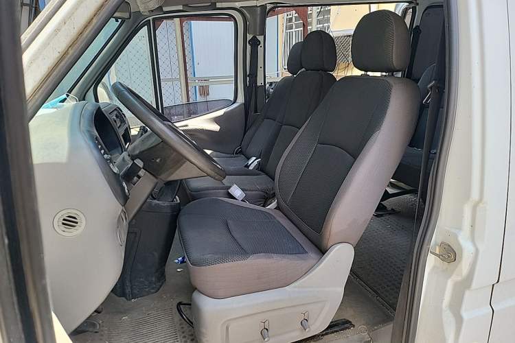 Used JMC Transit 2017 2.8T Commercial Version Short Wheelbase Mid-Roof 6/7/8-Seater JX493 Left Front Seat
