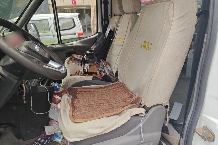 Used JMC Transit 2017 2.8T Commercial Version Short Wheelbase Mid-Roof 6/7/8-Seater JX493 Left Front Seat