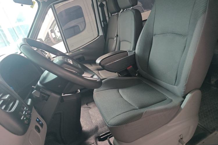 Used JMC Transit 2017 2.8T Commercial Version Short Wheelbase Mid-Roof 6/7/8-Seater JX493 Left Front Seat