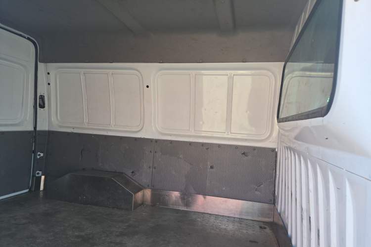 Used JMC Transit 2017 2.8T Commercial Version Short Wheelbase Mid-Roof 3-Seater JX493 Left Rear Seat