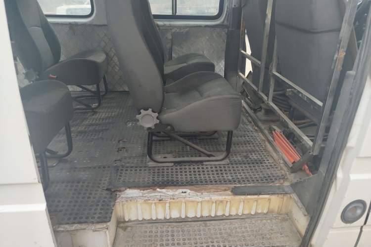Used JMC Transit 2017 2.8T Commercial Version Short Wheelbase Mid-Roof 6/7/8-Seater JX493 Left Rear Seat