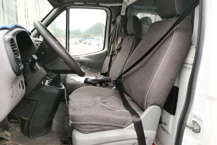 Used JMC Transit 2017 2.8T Commercial Version Long Wheelbase Mid-Roof 3-Seater JX493 Left Rear Seat