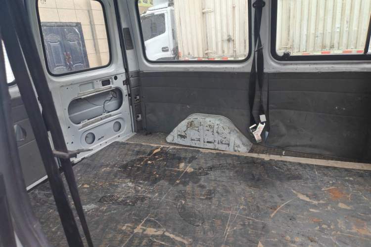 Used JMC Transit 2017 2.8T Commercial Version Short Wheelbase Mid-Roof 6/7/8-Seater JX493 Left Rear Seat