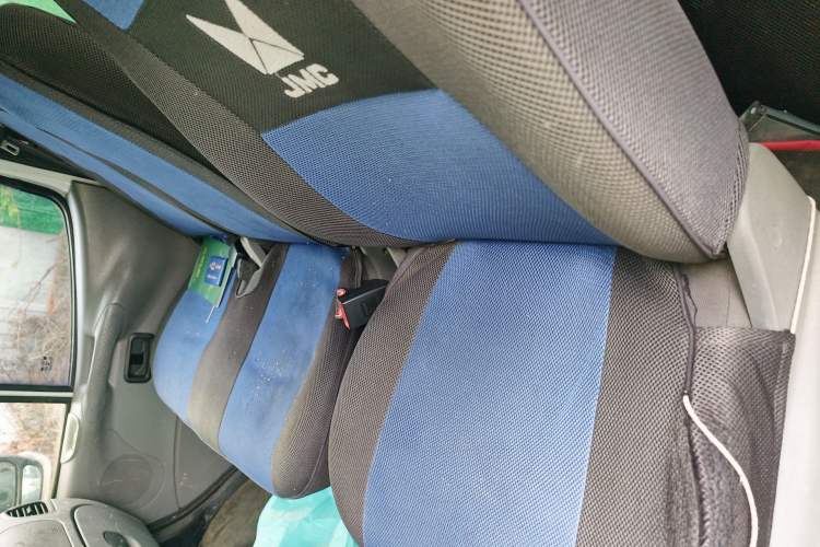 Used JMC Transit 2017 2.8T Commercial Version Short Wheelbase Mid-Roof 6/7/8-Seater JX493 Left Rear Seat