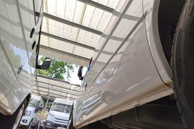 Used JMC Transit 2017 2.8T Commercial Version Short Wheelbase Mid-Roof 3-Seater JX493 Left Side Sill