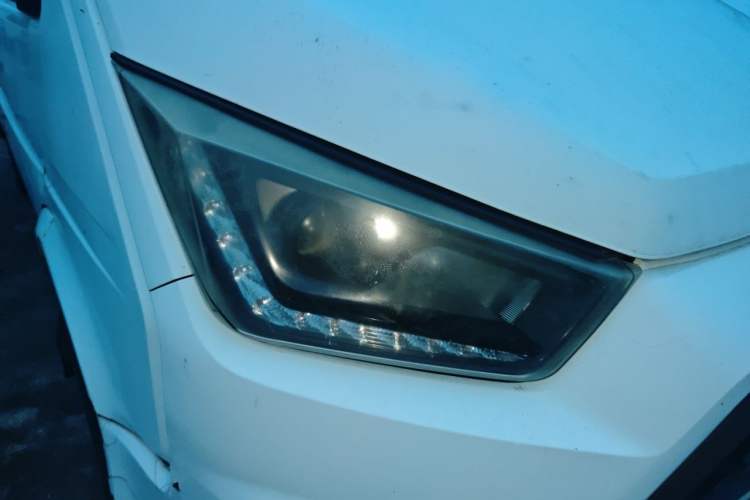 Used JMC Transit 2017 2.8T Commercial Version Short Wheelbase Low-Roof 6/7/8-Seater JX493 Right Front Headlight