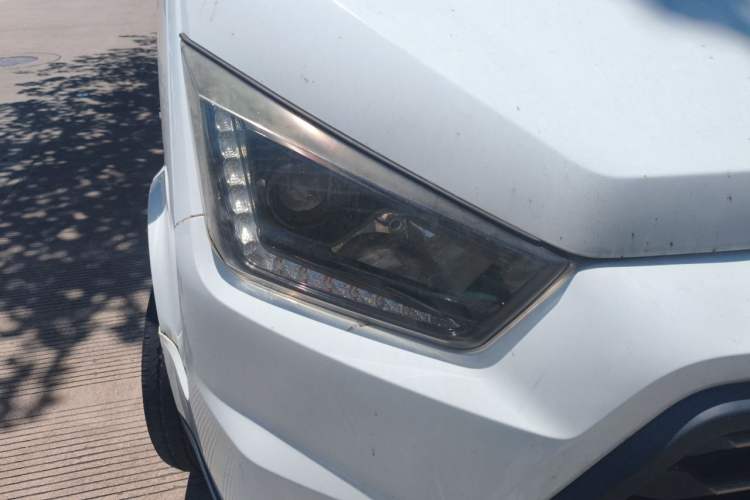 Used JMC Transit 2017 2.8T Commercial Version Short Wheelbase Mid-Roof 6/7/8-Seater JX493 Right Front Headlight