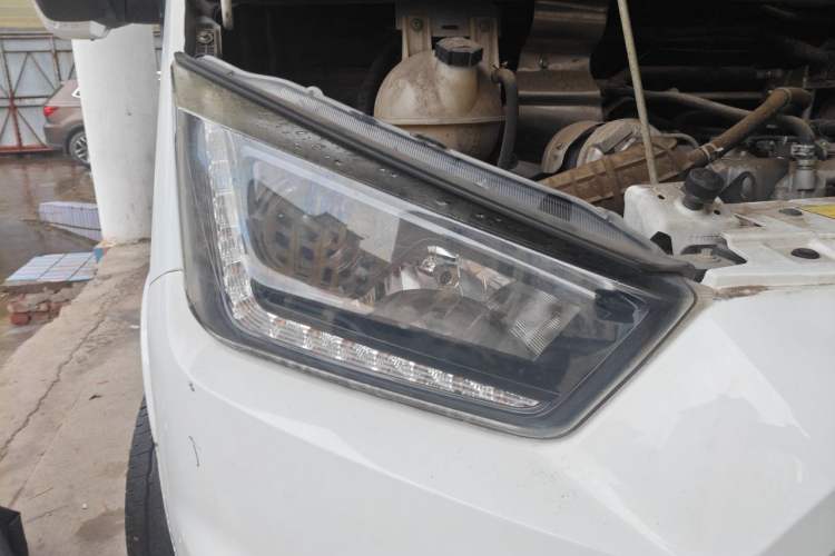 Used JMC Transit 2017 2.8T Commercial Version Short Wheelbase Mid-Roof 6/7/8-Seater JX493 Right Front Headlight