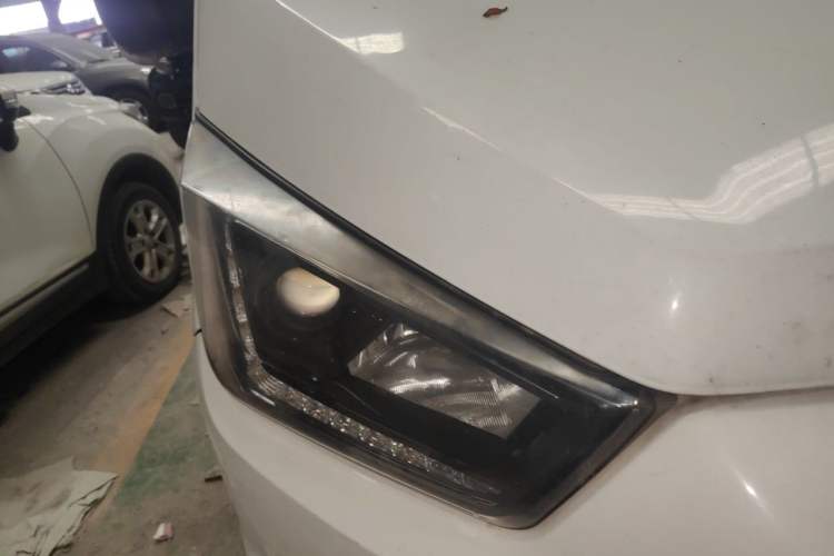 Used JMC Transit 2017 2.8T Commercial Version Long Wheelbase Mid-Roof 6/7/8-Seater JX493 Right Front Headlight