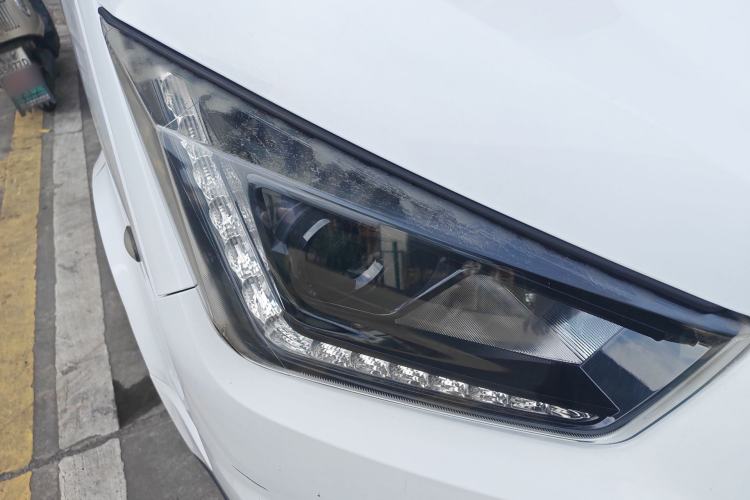 Used JMC Transit 2017 2.8T Commercial Version Short Wheelbase Mid-Roof 3-Seater JX493 Right Front Headlight
