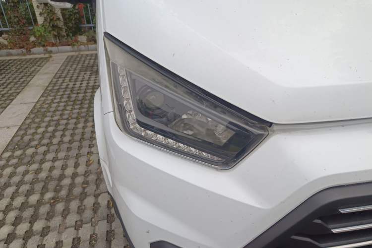 Used JMC Transit 2017 2.8T Commercial Version Long Wheelbase Mid-Roof 6/7/8-Seater JX493 Right Front Headlight