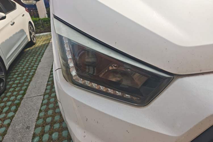 Used JMC Transit 2017 2.8T Commercial Version Long Wheelbase Mid-Roof 6/7/8-Seater JX493 Right Front Headlight
