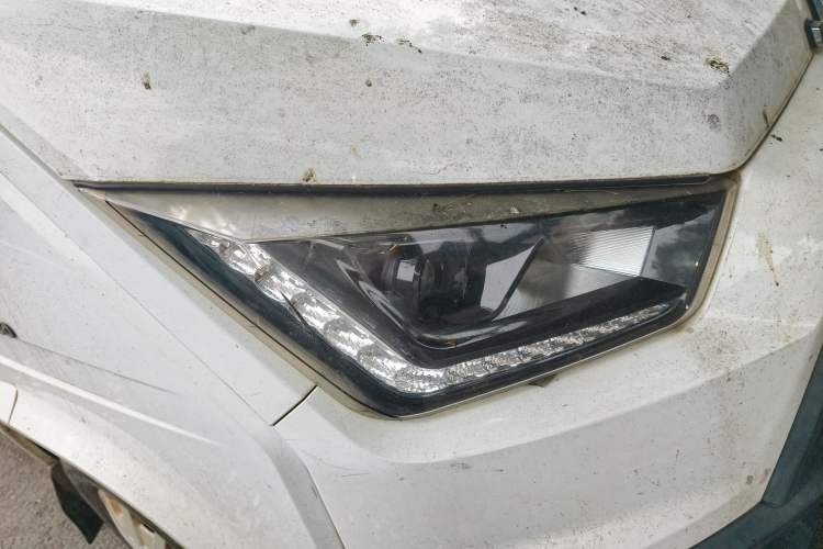 Used JMC Transit 2017 2.8T Commercial Version Short Wheelbase Mid-Roof 6/7/8-Seater JX493 Right Front Headlight