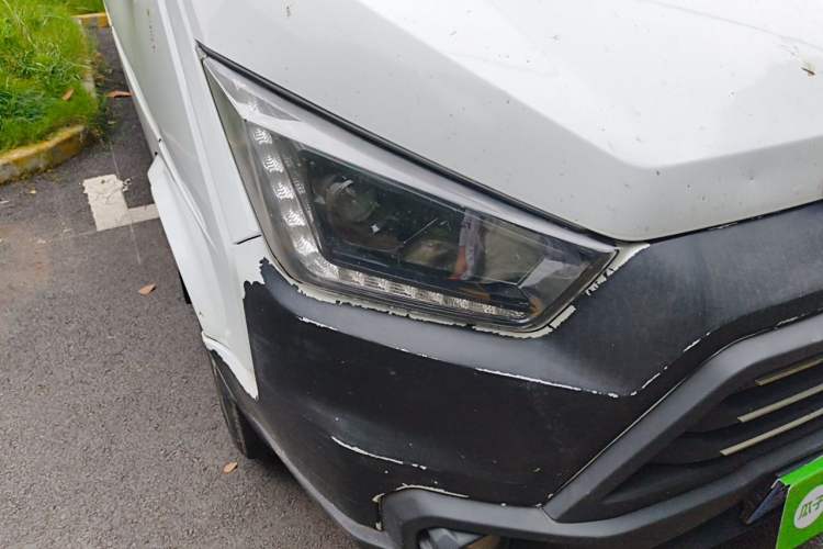 Used JMC Transit 2017 2.8T Commercial Version Long Wheelbase Mid-Roof 6/7/8-Seater JX493 Right Front Headlight