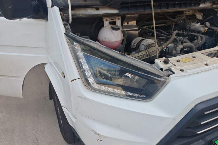 Used JMC Transit 2017 2.8T Commercial Version Long Wheelbase Mid-Roof 3-Seater JX493 Right Front Headlight