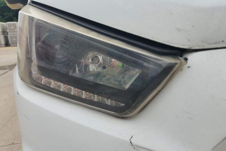 Used JMC Transit 2017 2.8T Commercial Version Short Wheelbase Mid-Roof 6/7/8-Seater JX493 Right Front Headlight