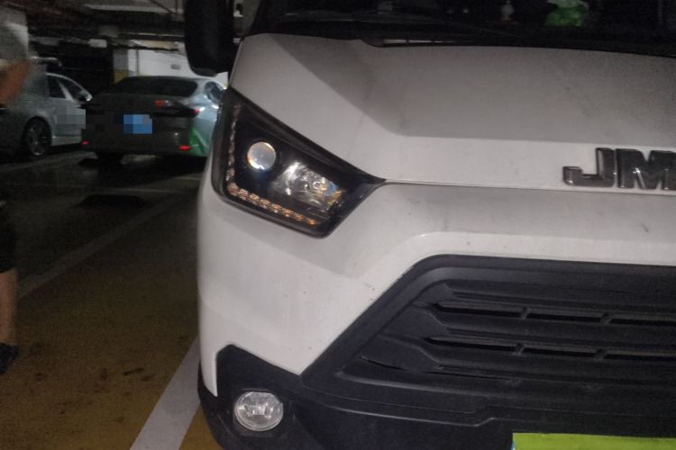 Used JMC Transit 2017 2.8T Commercial Version Short Wheelbase Low-Roof 6/7/8-Seater JX493 Right Front Headlight