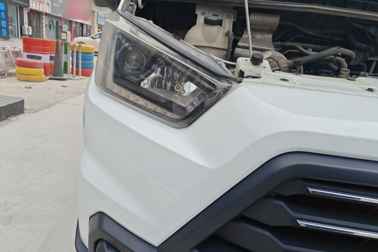 Used JMC Transit 2017 2.8T Commercial Version Short Wheelbase Mid-Roof 6/7/8-Seater JX493 Right Front Headlight
