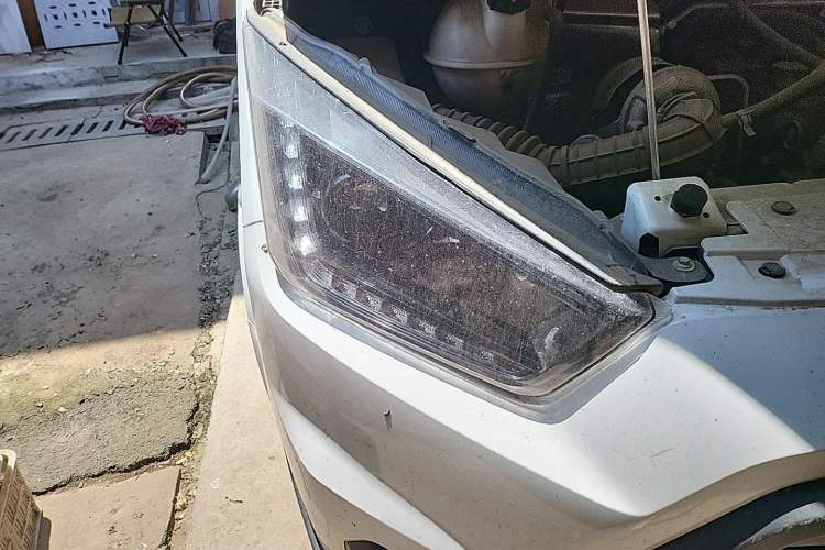Used JMC Transit 2017 2.8T Commercial Version Short Wheelbase Mid-Roof 6/7/8-Seater JX493 Right Front Headlight