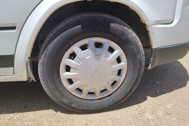 Used JMC Transit  Right Front Wheel Hub