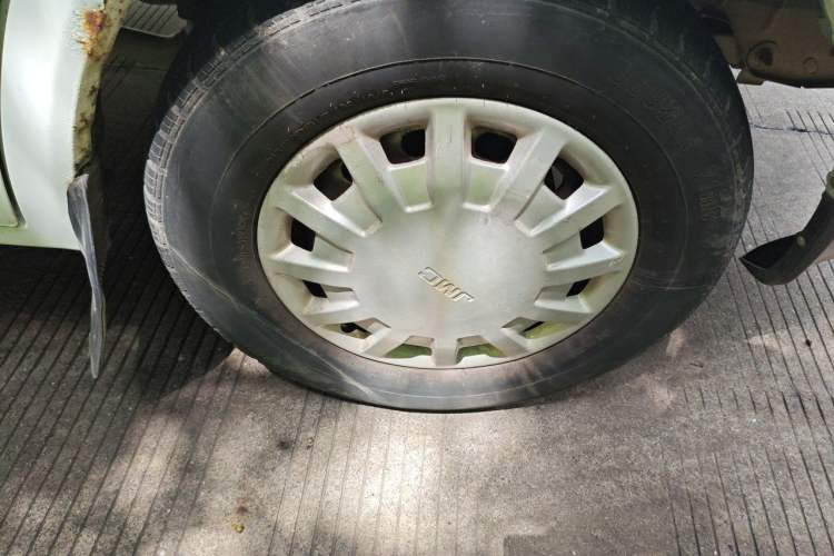 Used JMC Transit  Right Front Wheel Hub