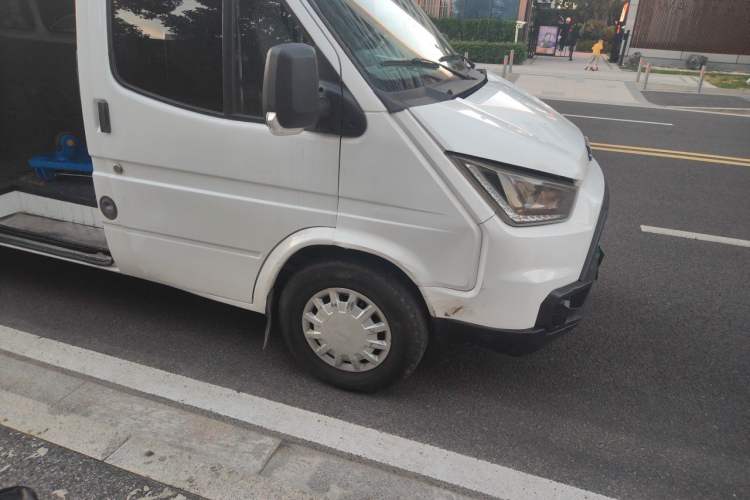 Used JMC Transit 2017 2.8T Commercial Version Long Wheelbase Mid-Roof 6/7/8-Seater JX493 Right Front Wheel Hub