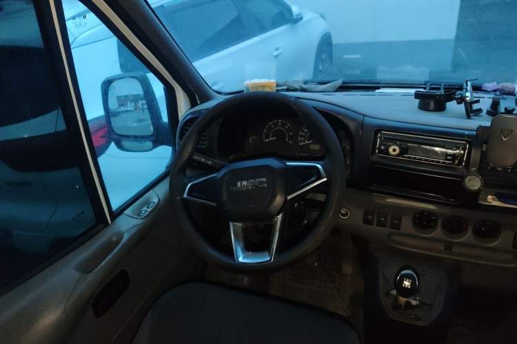Used JMC Transit 2017 2.8T Commercial Version Short Wheelbase Low-Roof 6/7/8-Seater JX493 Steering Wheel