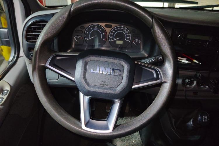 Used JMC Transit 2017 2.8T Commercial Version Short Wheelbase Mid-Roof 6/7/8-Seater JX493 Steering Wheel
