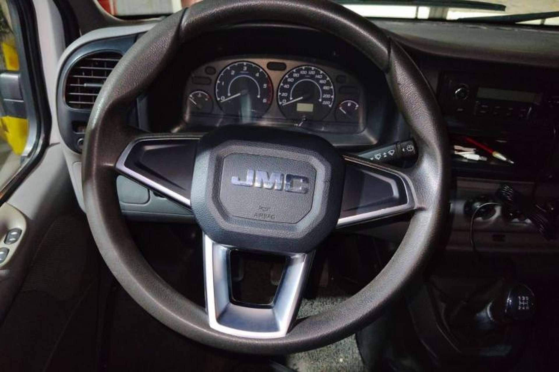 Used JMC Transit 2017 2.8T Commercial Version Short Wheelbase Mid-Roof 6/7/8-Seater JX493 Steering Wheel
