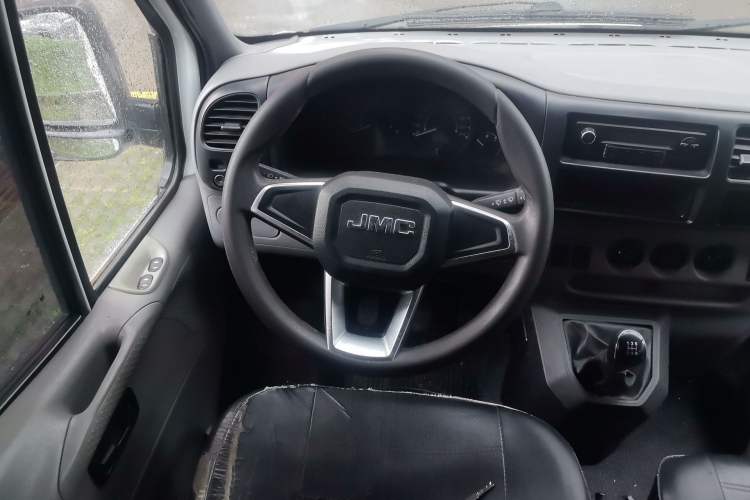 Used JMC Transit 2017 2.8T Commercial Version Short Wheelbase Mid-Roof 6/7/8-Seater JX493 Steering Wheel