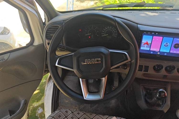 Used JMC Transit 2017 2.8T Commercial Version Short Wheelbase Mid-Roof 6/7/8-Seater JX493 Steering Wheel