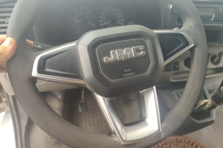 Used JMC Transit 2017 2.8T Commercial Version Short Wheelbase Mid-Roof 6/7/8-Seater JX493 Steering Wheel