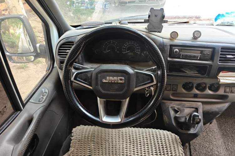 Used JMC Transit 2017 2.8T Commercial Version Long Wheelbase Mid-Roof 6/7/8-Seater JX493 Steering Wheel