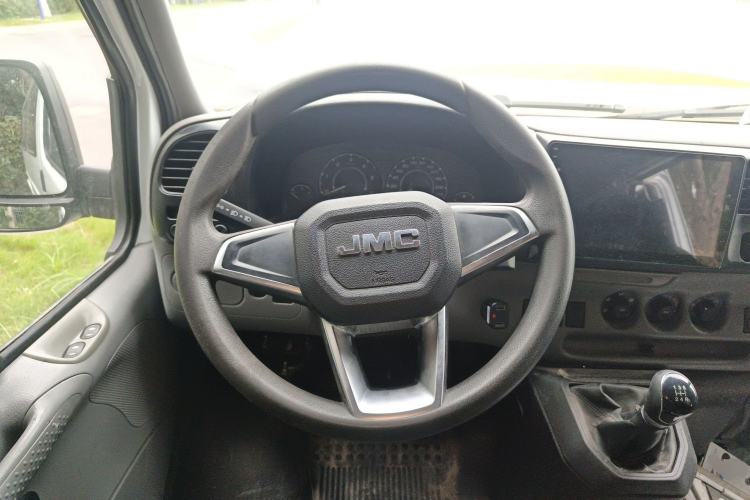 Used JMC Transit 2017 2.8T Commercial Version Long Wheelbase Mid-Roof 6/7/8-Seater JX493 Steering Wheel