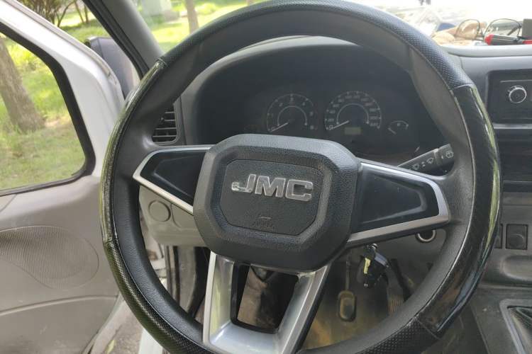 Used JMC Transit 2017 2.8T Commercial Version Short Wheelbase Mid-Roof 6/7/8-Seater JX493 Steering Wheel